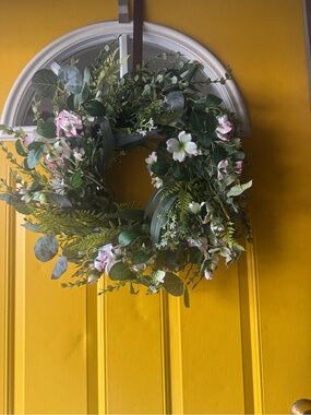 24” Spring Greenery Wreath with Pale Pink Flowers